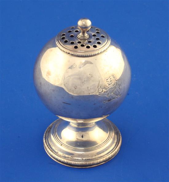 A George III silver pedestal pounce pot by Elizabeth Morley, 71 grams.